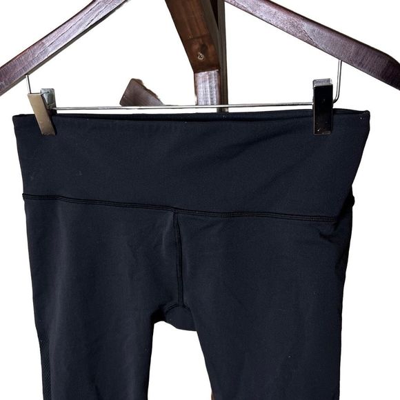 Lululemon Reveal Crop XL - Picture 2 of 6